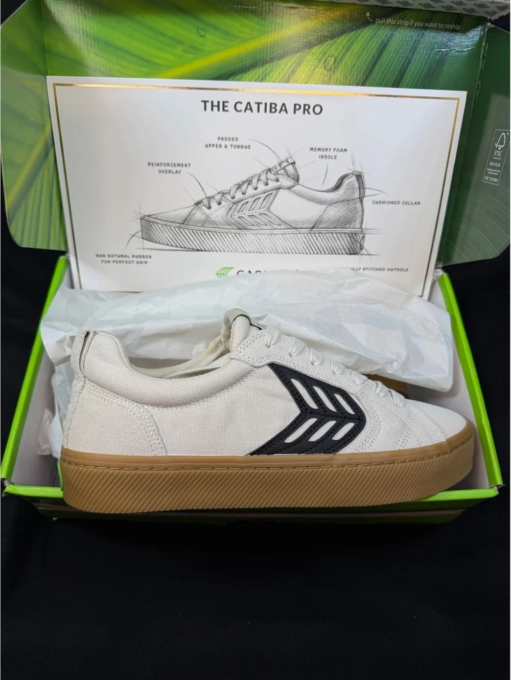 Cariuma men’s size 9 Skate Gum Vintage White Suede and Canvas Sneakers with 9.